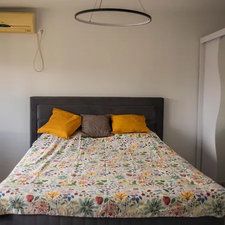Ivon Apartment